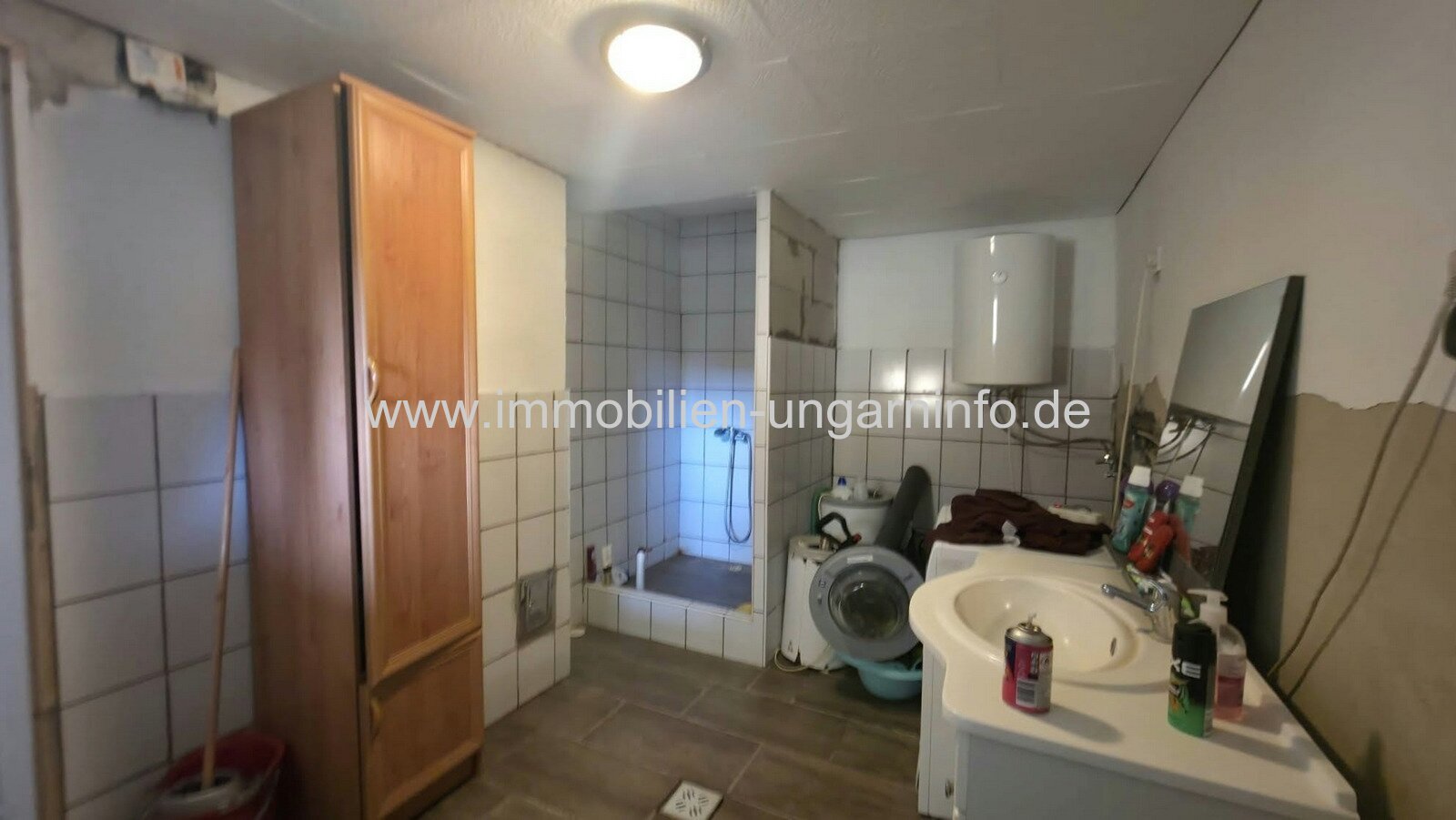 In Somogyszentpál steht ein teilweise renoviertes Einfamilienhaus mit großem Grundstück zum Verkauf