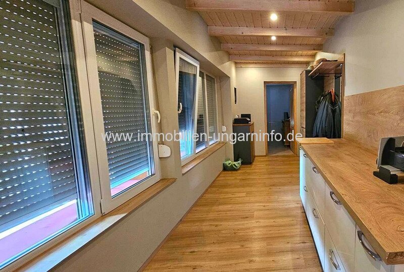 Vollständig renoviertes Einfamilienhaus in der Nähe des Plattensees mit 0,9 Hektar Land