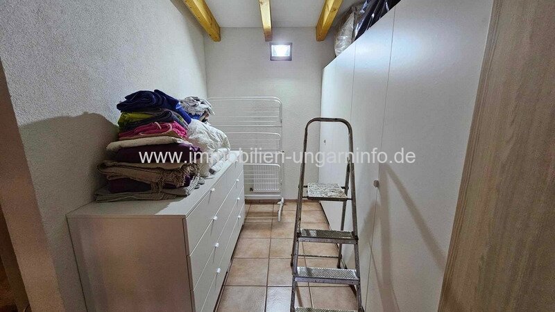 Vollständig renoviertes Einfamilienhaus in der Nähe des Plattensees mit 0,9 Hektar Land