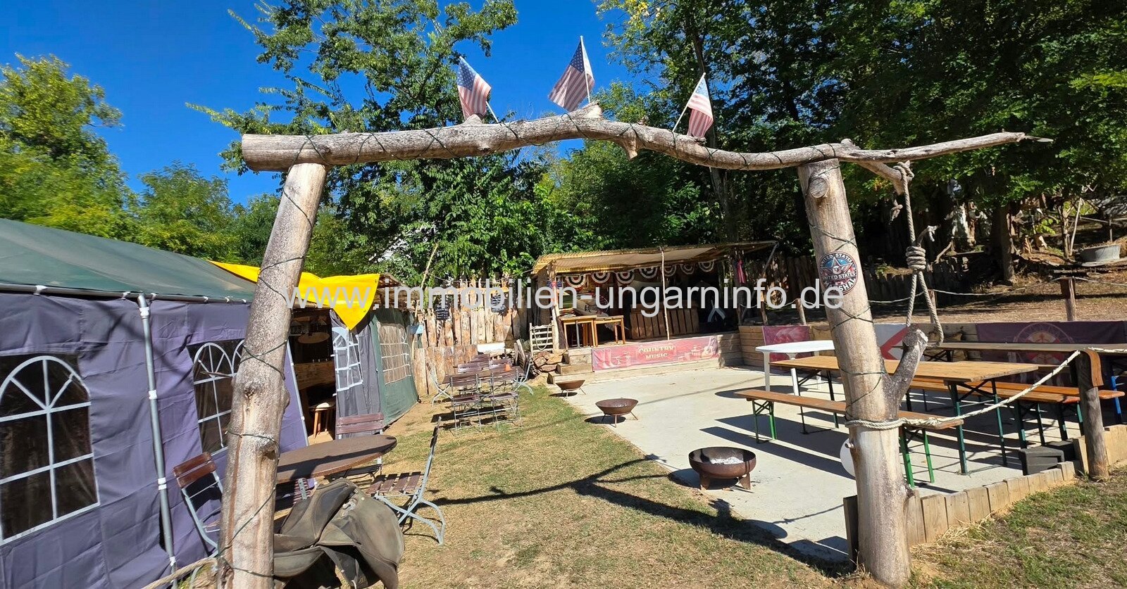 In Szőlősgyörök-Banyászóhegy steht ein einzigartiges Anwesen mit zwei Häusern zum Verkauf