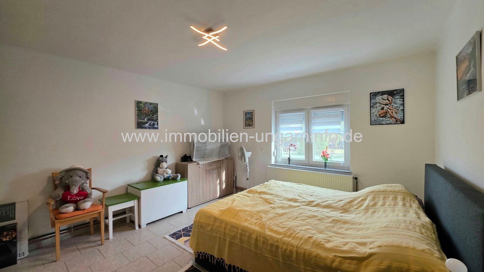 In Somogyszentpál steht ein Einfamilienhaus mit separatem Gästezimmer, zwei Garagen und großem Grundstück zum Verkauf