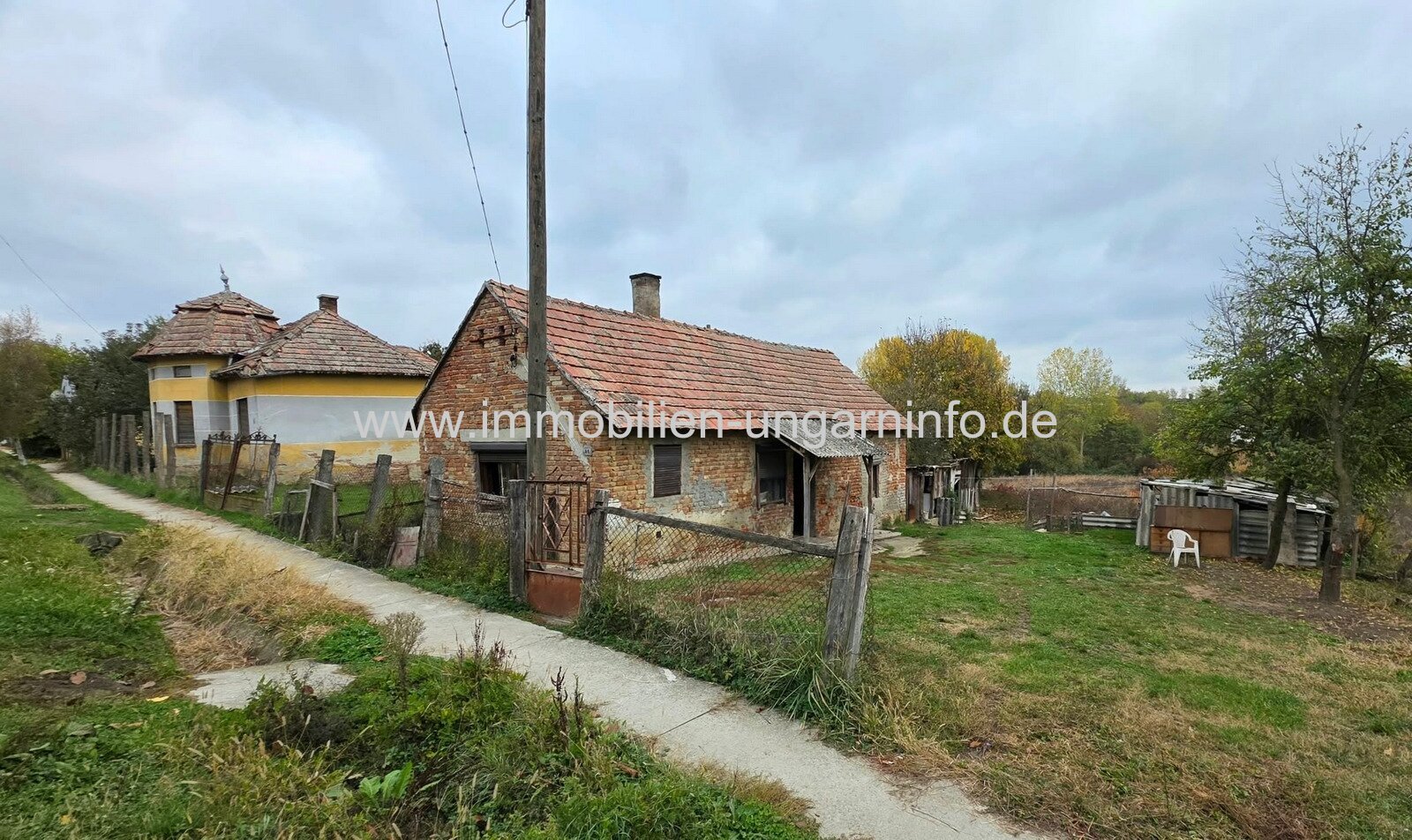 In Szenyér steht ein Einfamilienhaus in Ziegelbauweise zum Verkauf