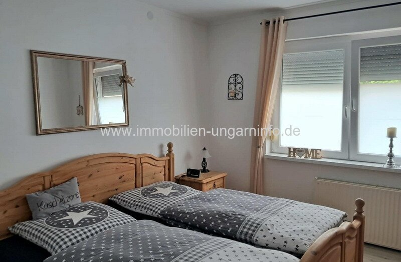 Top Zustand Einfamilienhaus in einer kleinen Stadt in der Nähe des Plattensees