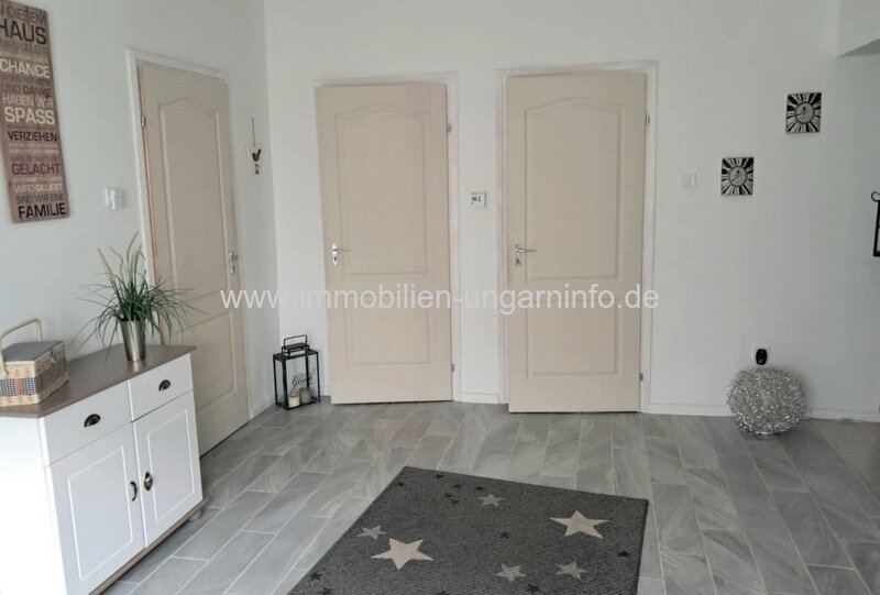 Top Zustand Einfamilienhaus in einer kleinen Stadt in der Nähe des Plattensees