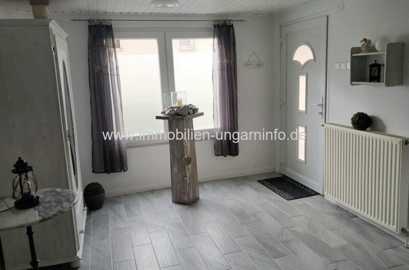 Top Zustand Einfamilienhaus in einer kleinen Stadt in der Nähe des Plattensees