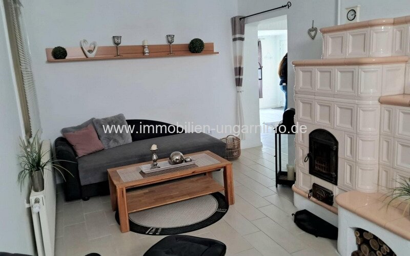 Top Zustand Einfamilienhaus in einer kleinen Stadt in der Nähe des Plattensees