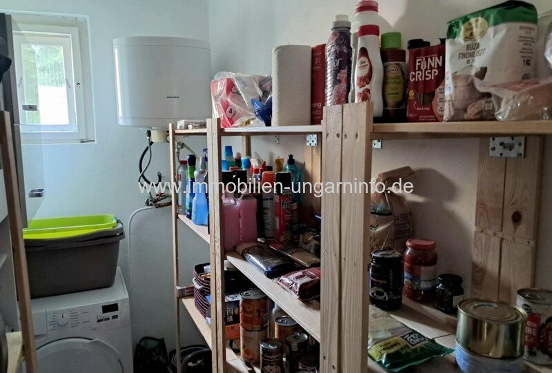 Top Zustand Einfamilienhaus in einer kleinen Stadt in der Nähe des Plattensees