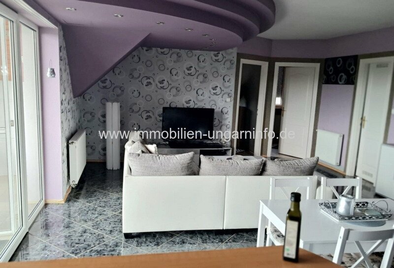 Top Zustand Einfamilienhaus in einer kleinen Stadt in der Nähe des Plattensees