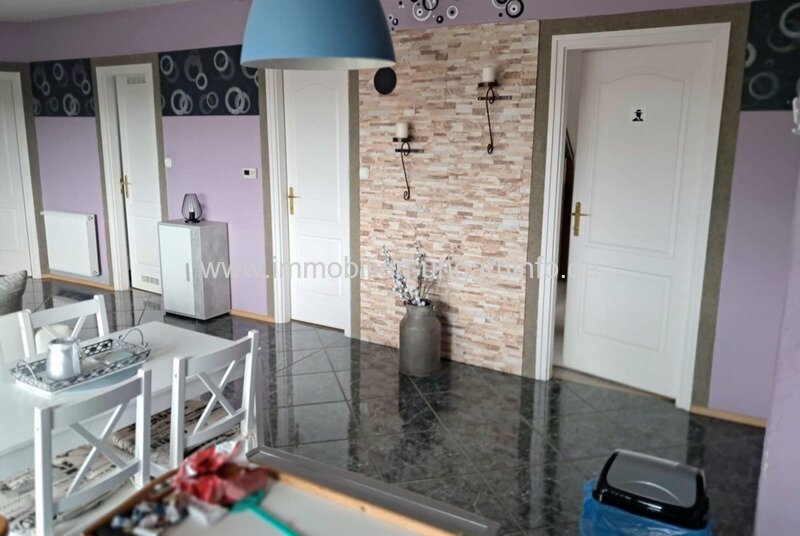 Top Zustand Einfamilienhaus in einer kleinen Stadt in der Nähe des Plattensees