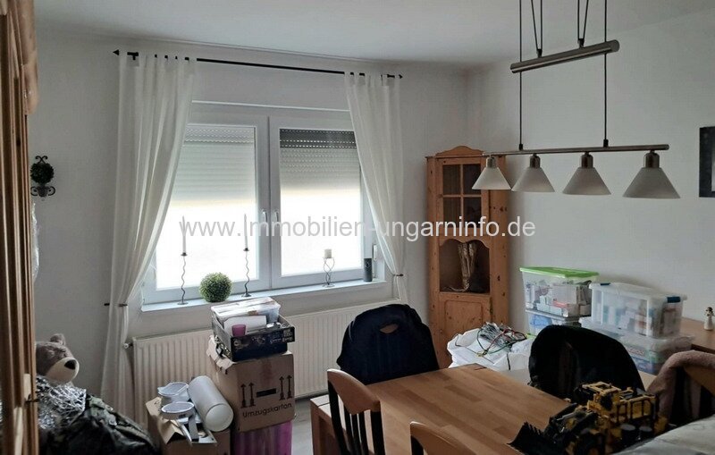 Top Zustand Einfamilienhaus in einer kleinen Stadt in der Nähe des Plattensees