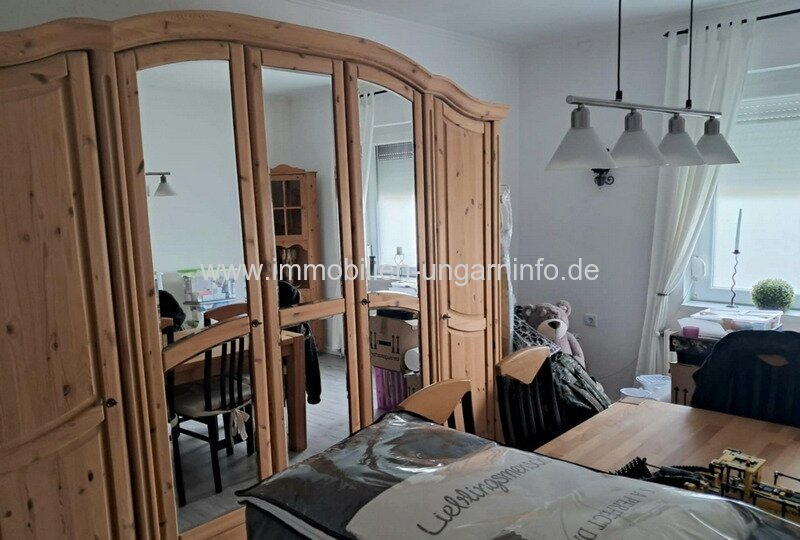 Top Zustand Einfamilienhaus in einer kleinen Stadt in der Nähe des Plattensees