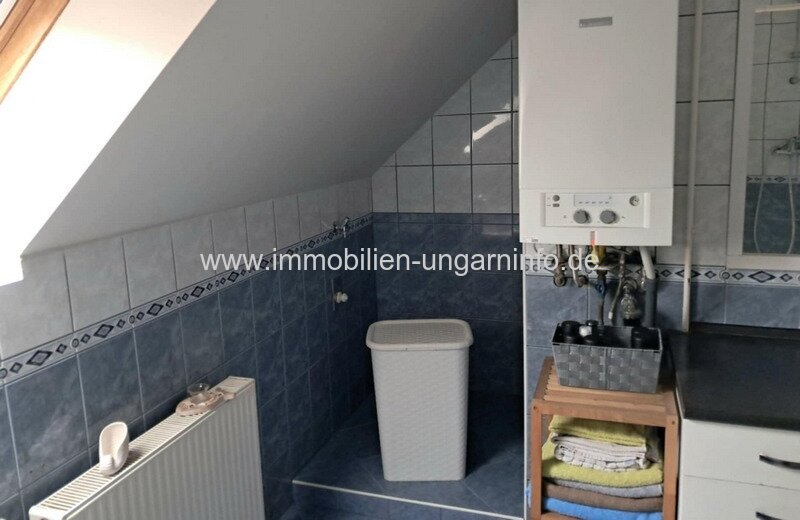 Top Zustand Einfamilienhaus in einer kleinen Stadt in der Nähe des Plattensees