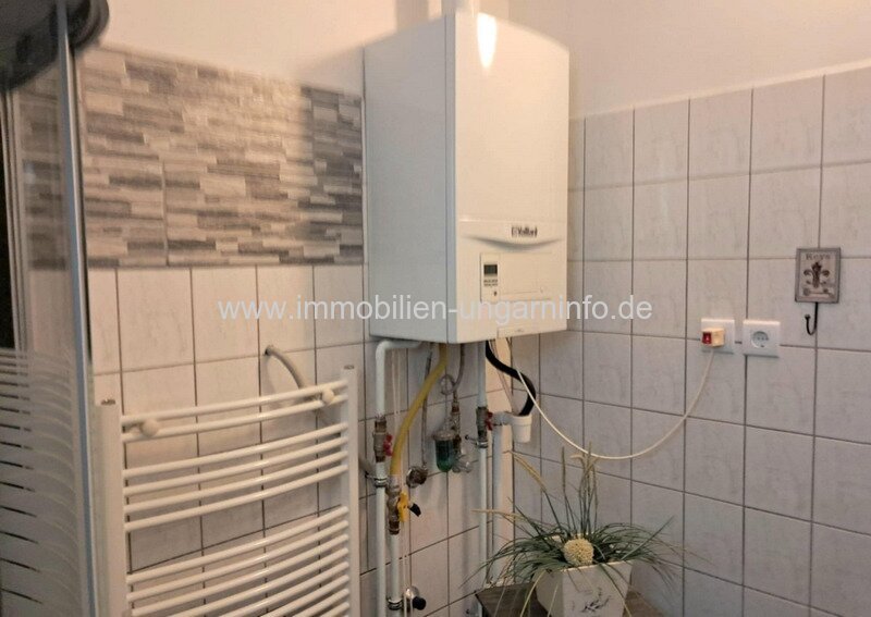 Top Zustand Einfamilienhaus in einer kleinen Stadt in der Nähe des Plattensees