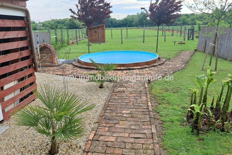 Top Zustand Einfamilienhaus in einer kleinen Stadt in der Nähe des Plattensees