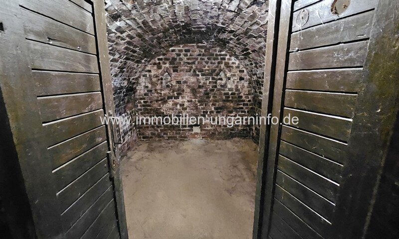 Keller/Wochenendhaus mit Panoramagrundstück im Weinberg Kéthely zu verkaufen