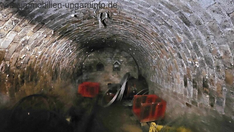 Keller/Presshaus in der Nähe des Plattensees mit Panoramablick zu verkaufen