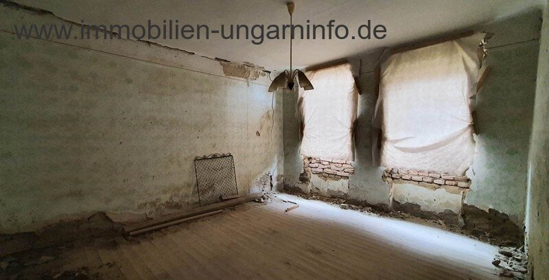 2 Einfamilienhäuser zu einem Preis in der Region Kaposvár zu verkaufen