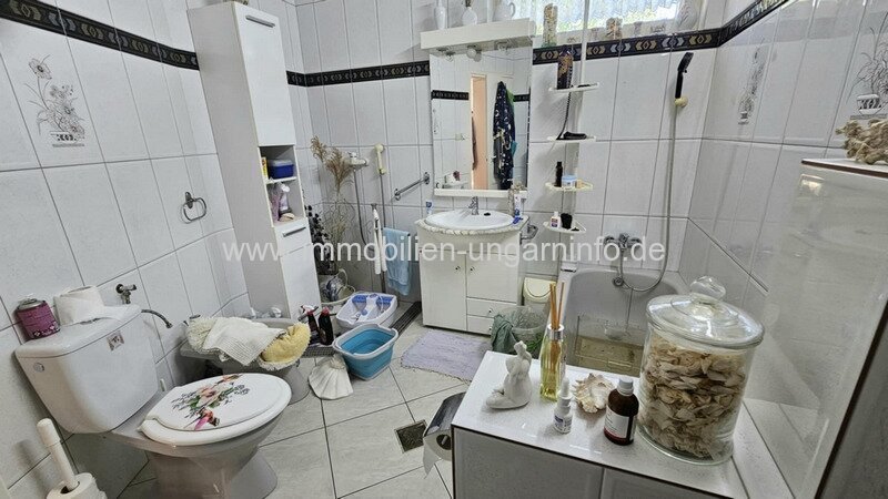 12 km südlich von Balaton 2-stöckiges Einfamilienhaus von deutschem Eigentümer zu verkaufen