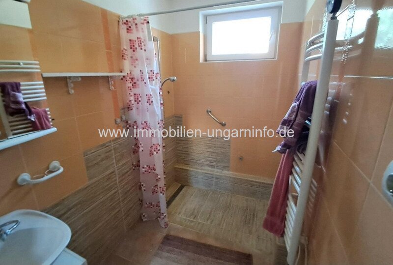 In Marcali, in der Nähe des Thermalbades, steht ein gut erhaltenes 3-Zimmer-Einfamilienhaus zum Verkauf