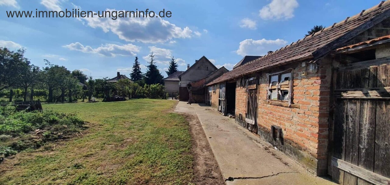 Südlich des Plattensees gut erhaltenes Einfamilienhaus mit großem Grundstück zu verkaufen