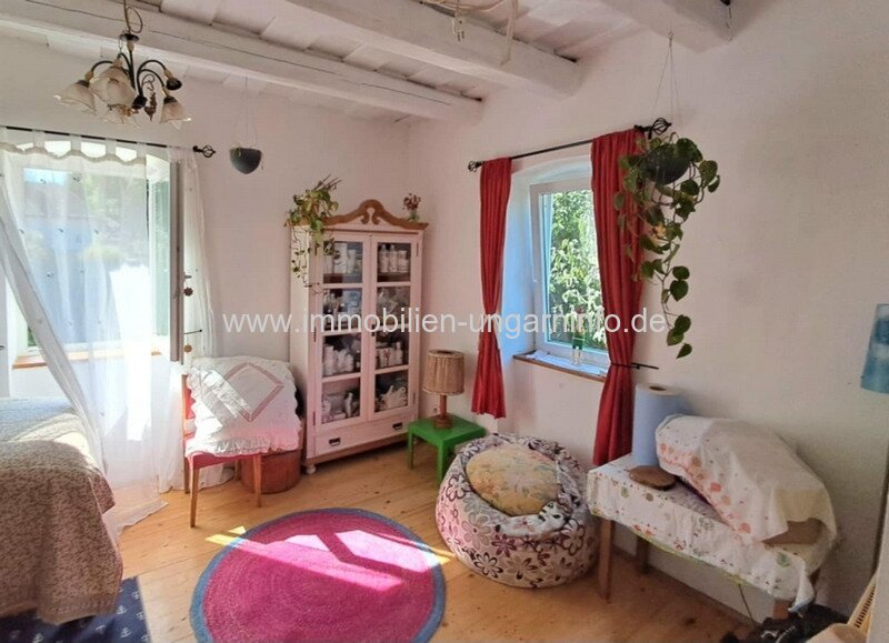 Zwei Immobilien mit großem Grundstück nahe dem Balaton zu verkaufen