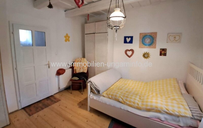 Zwei Immobilien mit großem Grundstück nahe dem Balaton zu verkaufen