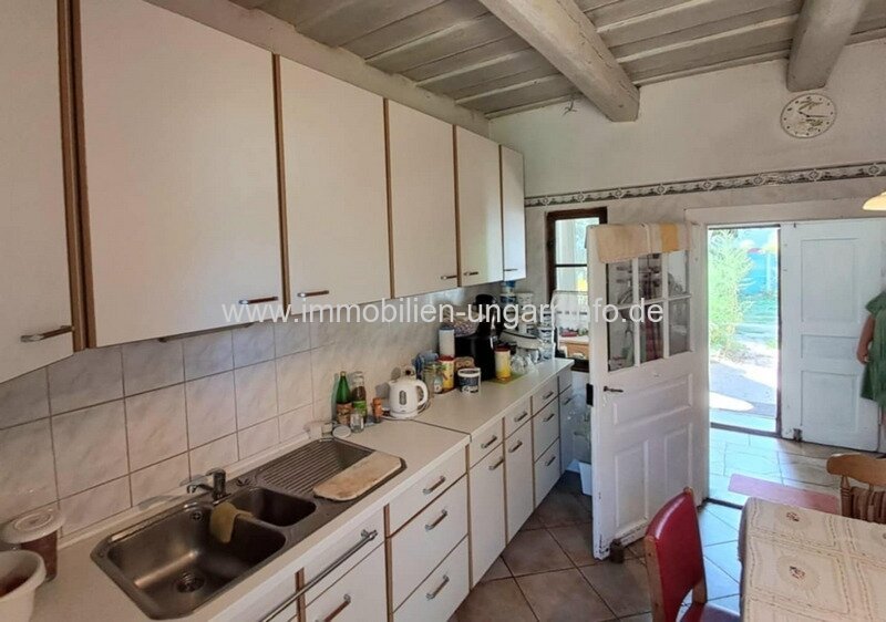 Zwei Immobilien mit großem Grundstück nahe dem Balaton zu verkaufen