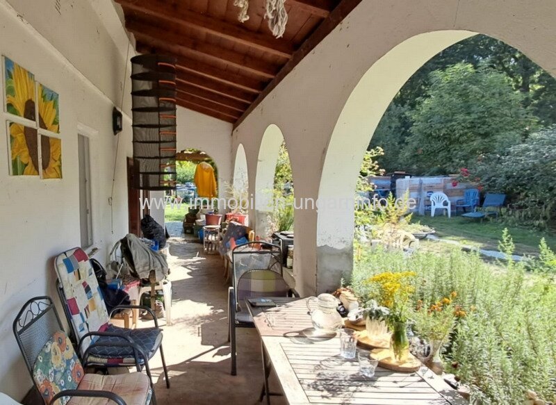 Zwei Immobilien mit großem Grundstück nahe dem Balaton zu verkaufen