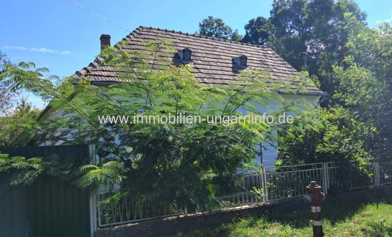 Zwei Immobilien mit großem Grundstück nahe dem Balaton zu verkaufen