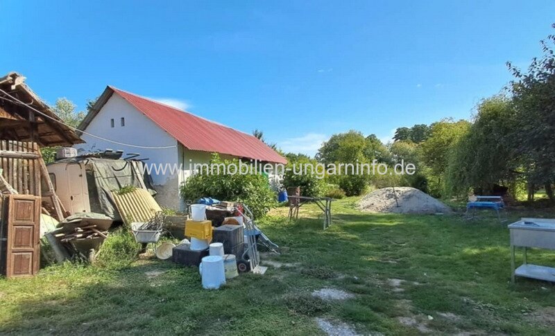 Zwei Immobilien mit großem Grundstück nahe dem Balaton zu verkaufen