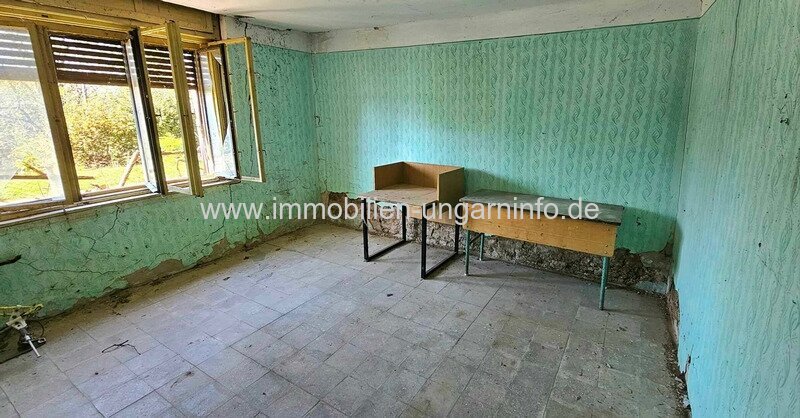 Bauernhaus am Rande des Waldes, großes Grundstück