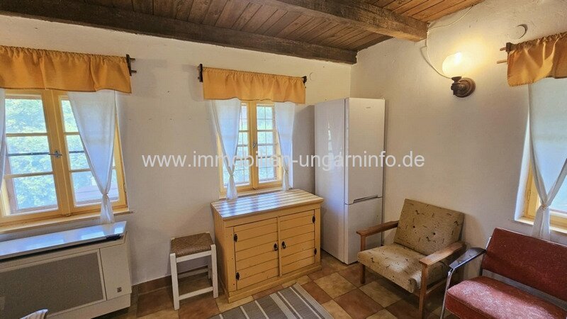 Strandnahes Ferienhaus mit Strohdach in Balatonmáriafürdő zu verkaufen