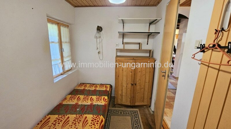 Strandnahes Ferienhaus mit Strohdach in Balatonmáriafürdő zu verkaufen