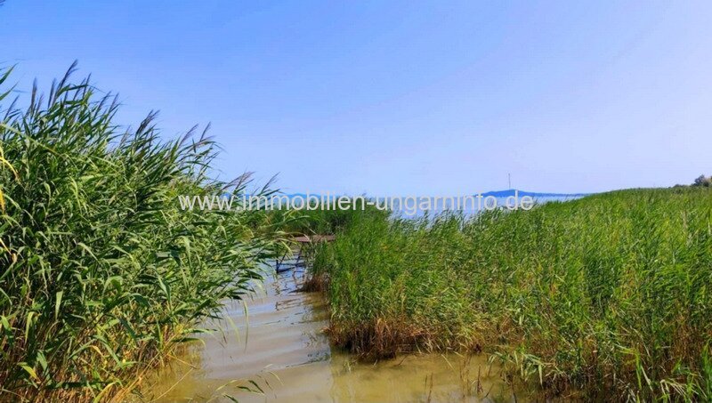 Strandnahes Ferienhaus mit Strohdach in Balatonmáriafürdő zu verkaufen