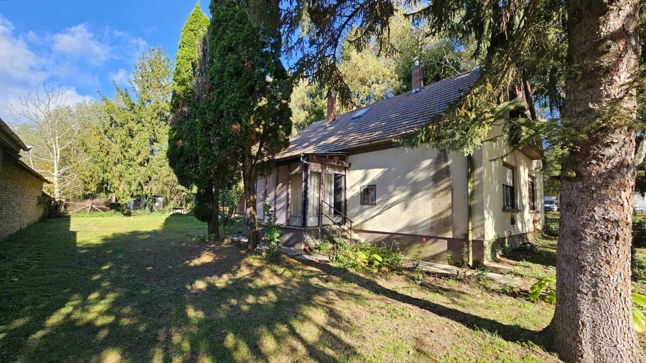 Einfamilienhaus mit großem Grundstück in einem Dorf südlich des Plattensees zu verkaufen