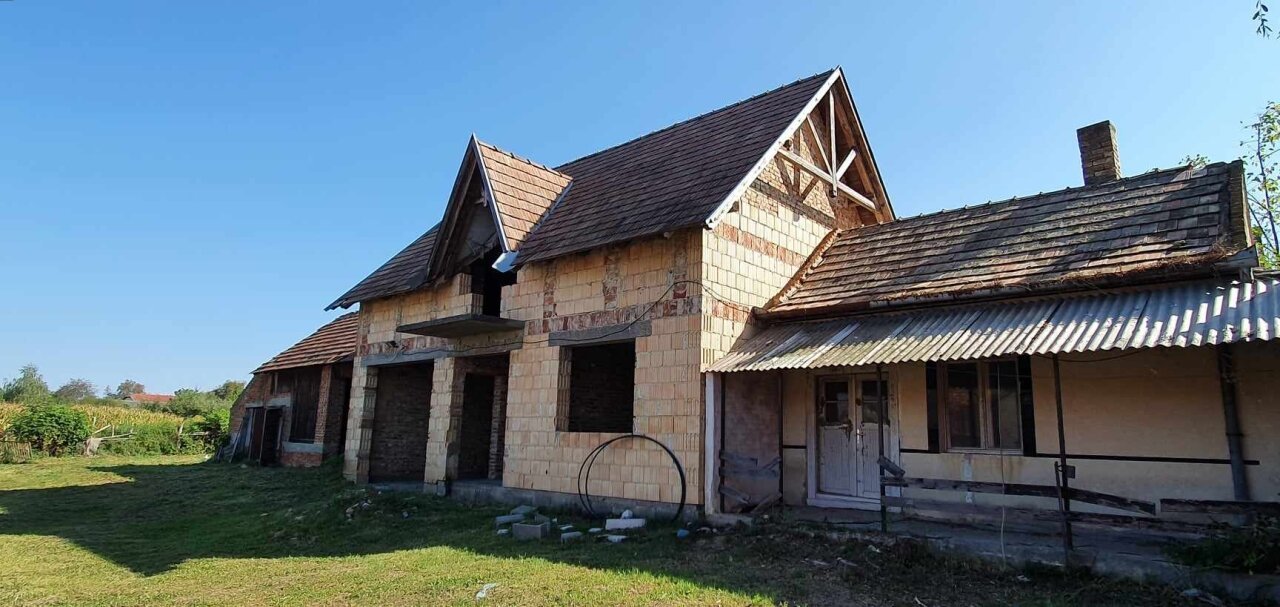 Vom Balaton 14 km entfernt 170 m² halbfertiges Haus