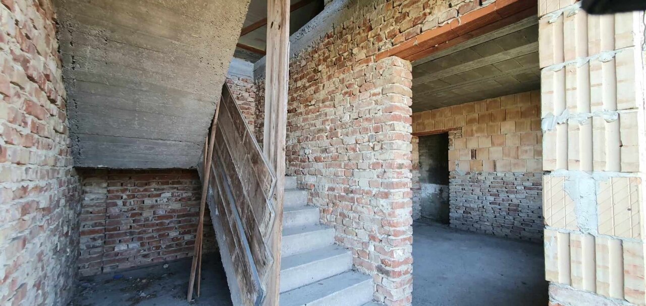 Vom Balaton 14 km entfernt 170 m² halbfertiges Haus