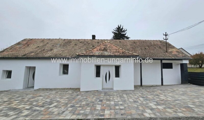 Felújított parasztház a Balaton mellett