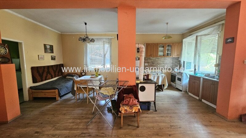 17 km vom Balaton entfernt, sofort bezugsfertiges Einfamilienhaus mit großem Grundstück