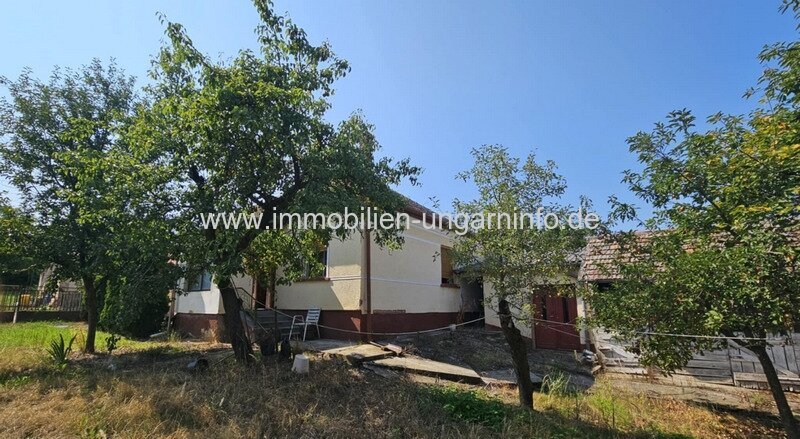 17 km vom Balaton entfernt, sofort bezugsfertiges Einfamilienhaus mit großem Grundstück