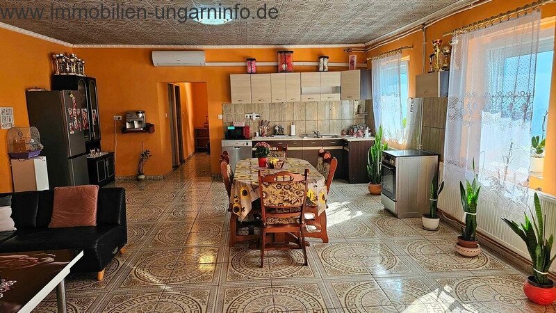 Renoviertes 4-Zimmer-Familienhaus in der Nähe des Plattensees