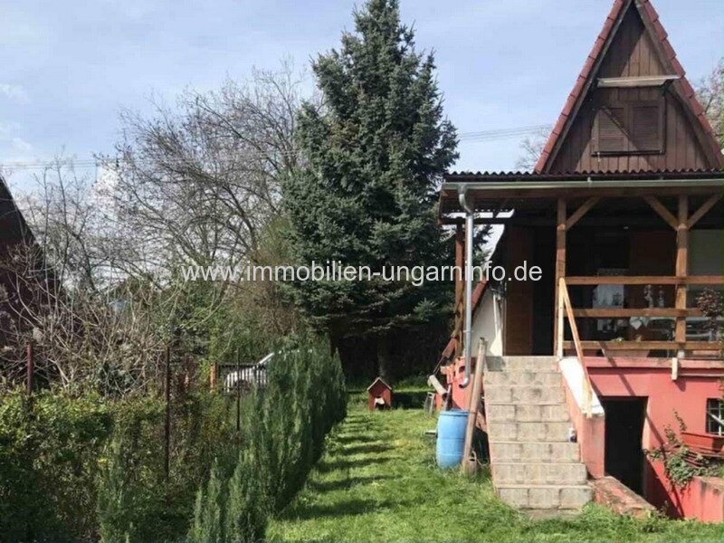 Alpines Wochenendhaus mit Grundstück mit Blick auf den Velence-See