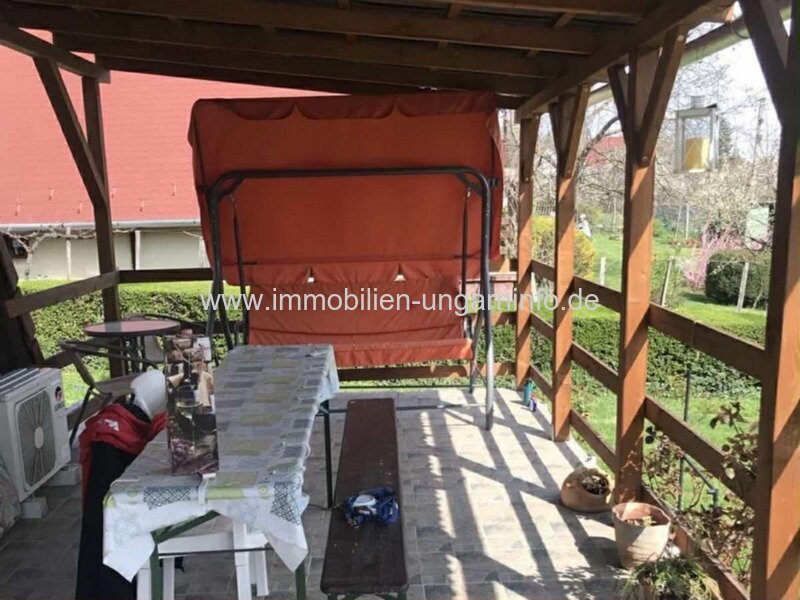 Alpines Wochenendhaus mit Grundstück mit Blick auf den Velence-See