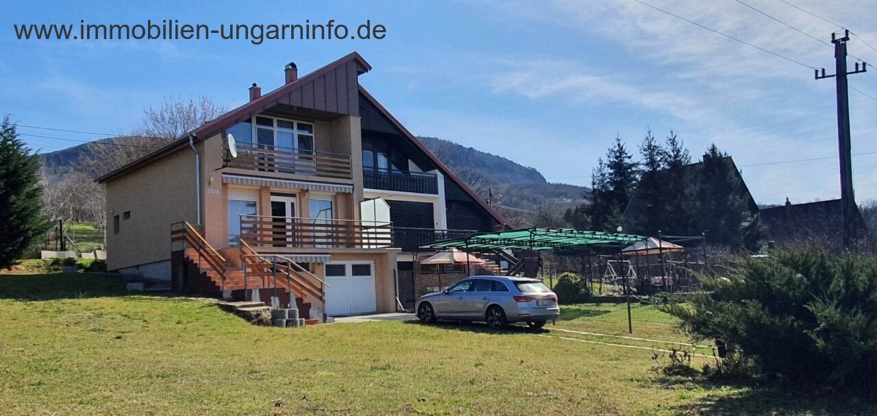 3 szintes ház eladó a Balaton északi partján