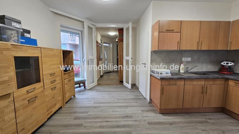 Modernes Einfamilienhaus mit 3 separaten Wohnungen im Herzen von Nagykanizsa zu verkaufen