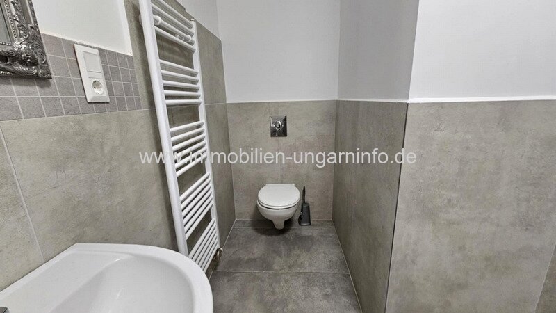 Modernes Einfamilienhaus mit 3 separaten Wohnungen im Herzen von Nagykanizsa zu verkaufen