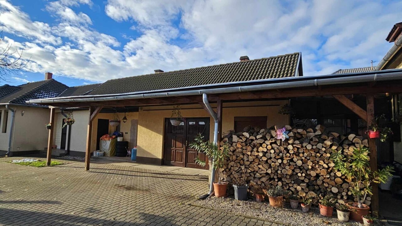 2 Häuser und Apartment auf einem Grundstück in der Nähe des Plattensees zu verkaufen