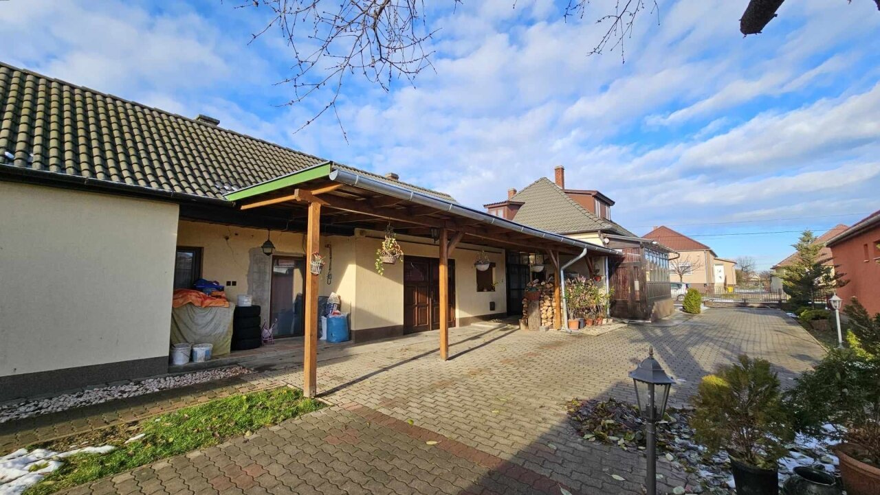 2 Häuser und Apartment auf einem Grundstück in der Nähe des Plattensees zu verkaufen