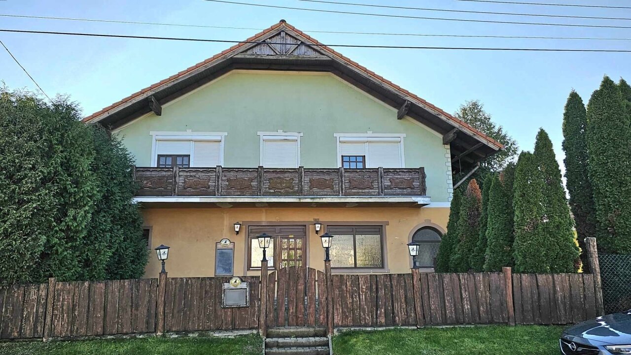 Einfamilienhaus und Geschäftsräume in einem zu verkaufen