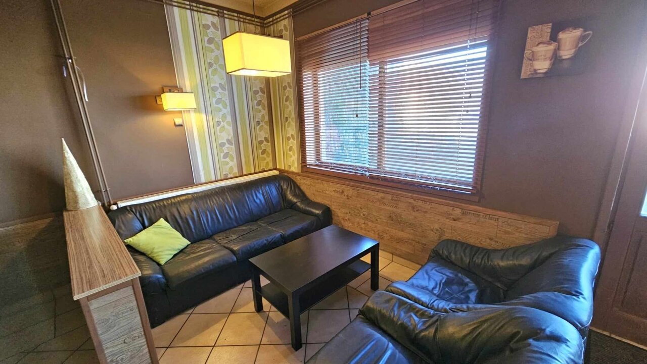 Einfamilienhaus und Geschäftsräume in einem zu verkaufen